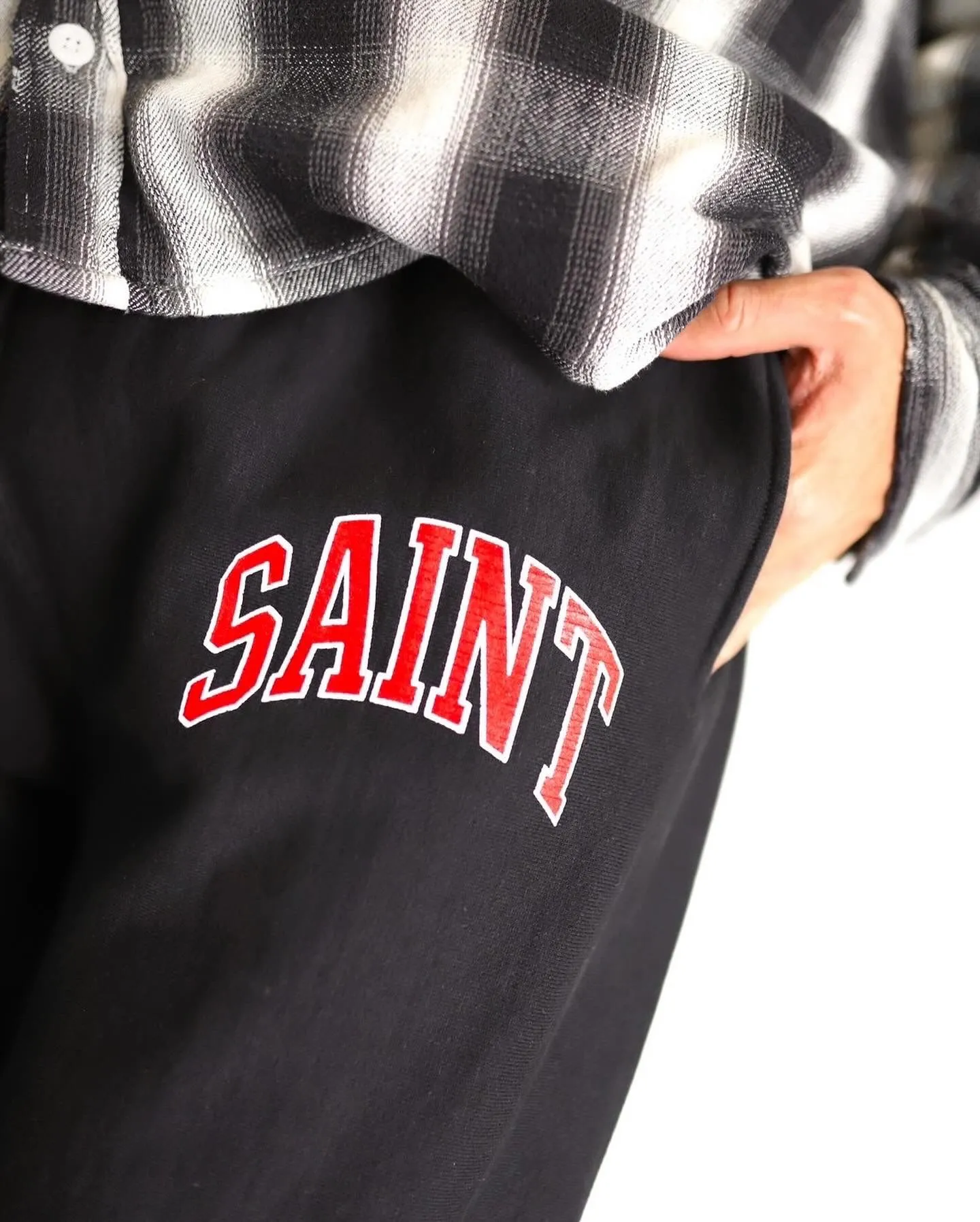 SAINT MICHAEL ARCH SAINT SET PANTS/BLACK The latest SAINT LOGO sweatpants, washed black/gray gray S-XL, custom woven and dyed, black surface and gray bottom fabric, same as the original version, original level straight cracking pulp, original cut and loose fit